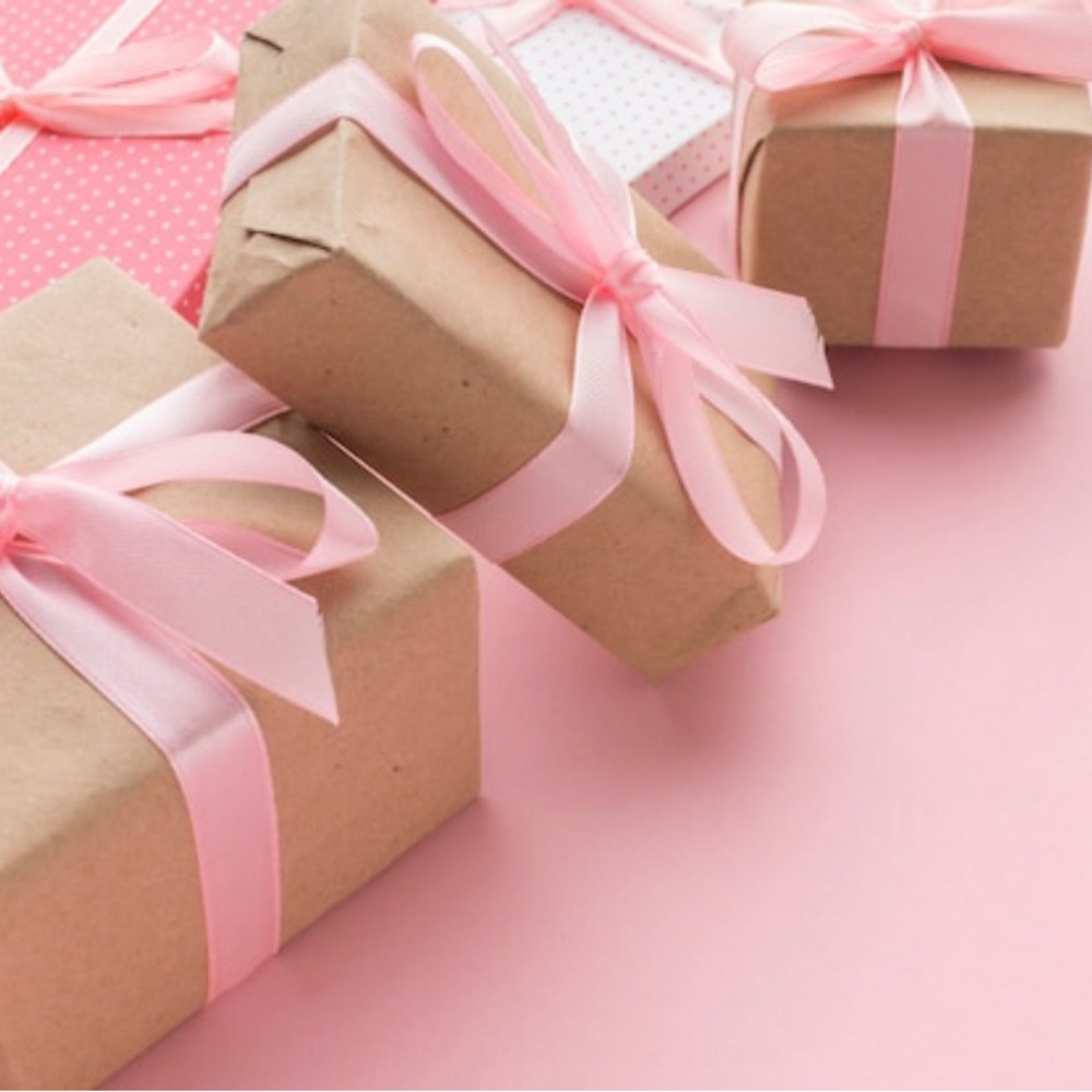 * FREE beauty gift w/all purchases *